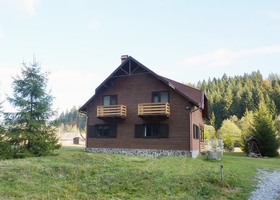 csiki-erno-vendeghaz-ari-kulcsoshaz-sikaszo